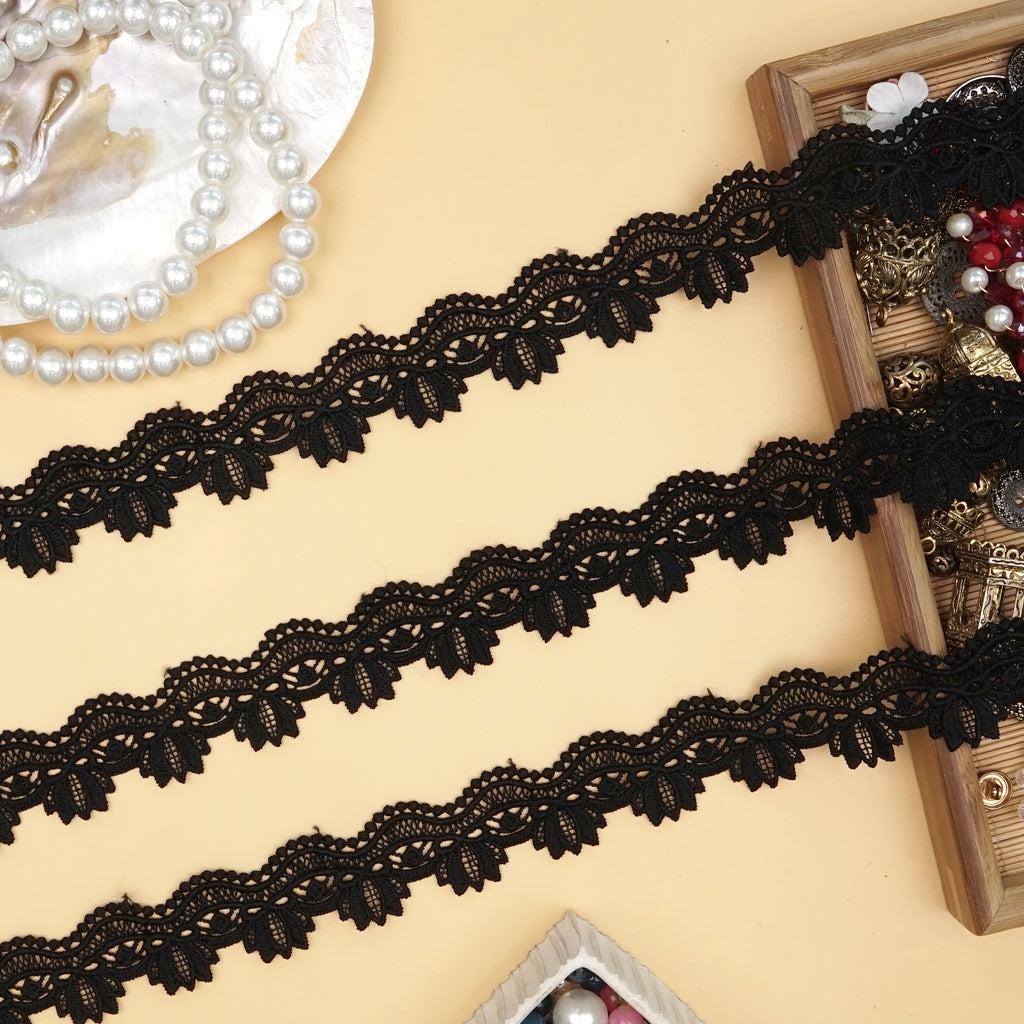 One Side Border Shuttle Lace