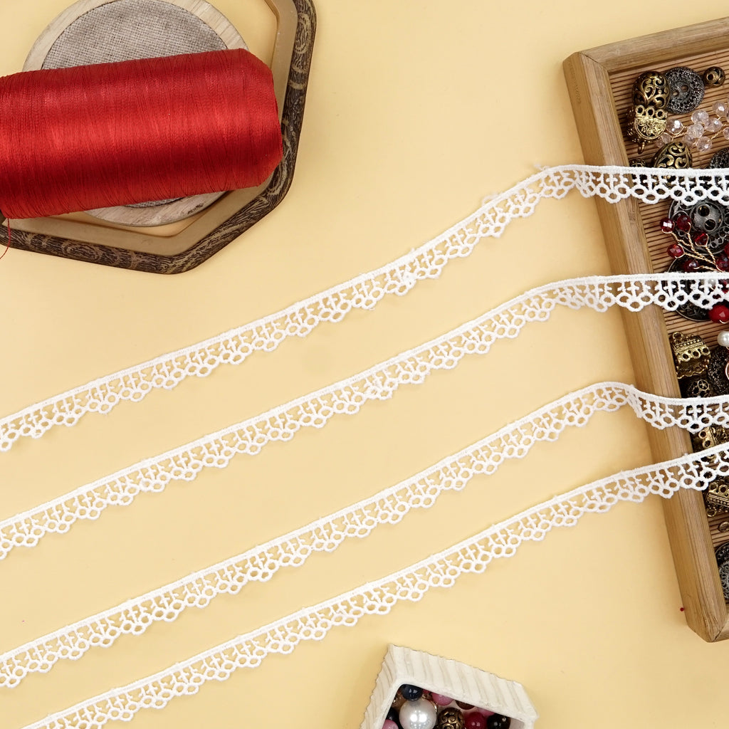 One Side Border Shuttle Lace