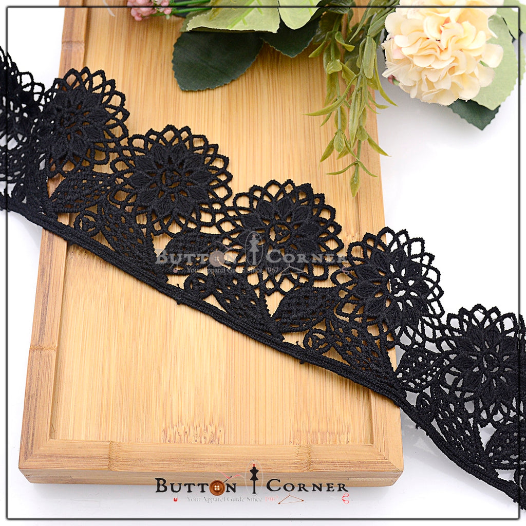 One Side Border Shuttle Lace