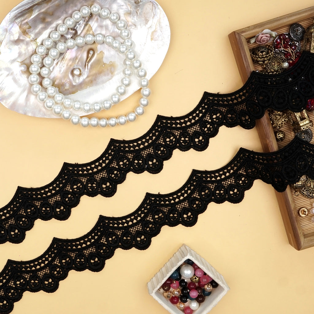 One Side Border Shuttle Lace