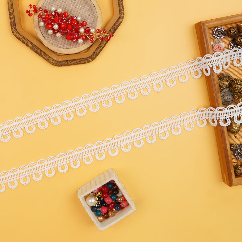 One Side Border Shuttle Lace