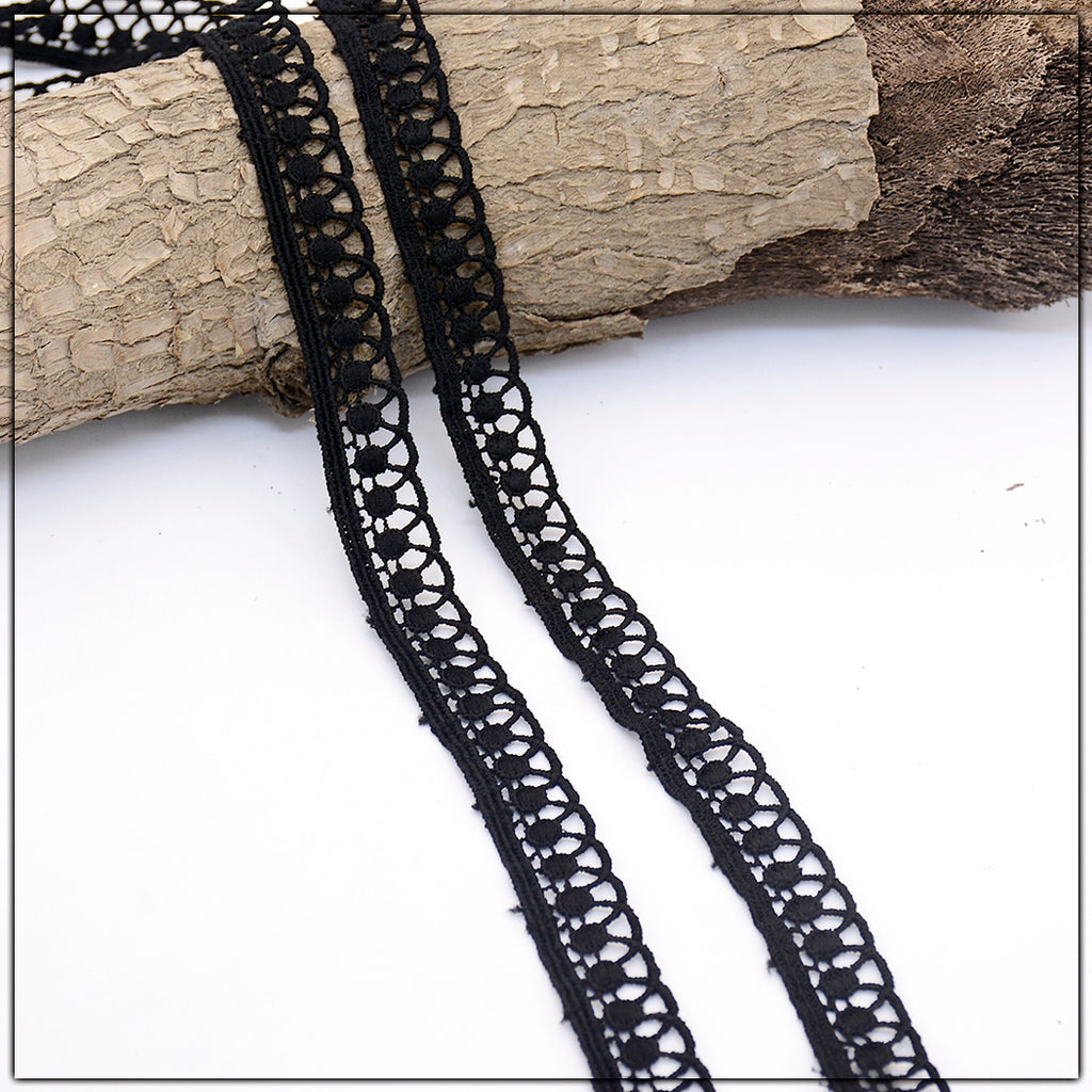One Side Border Shuttle Lace
