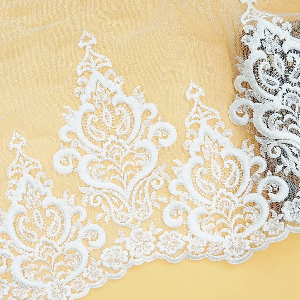 Sequence Shuttle Net Lace