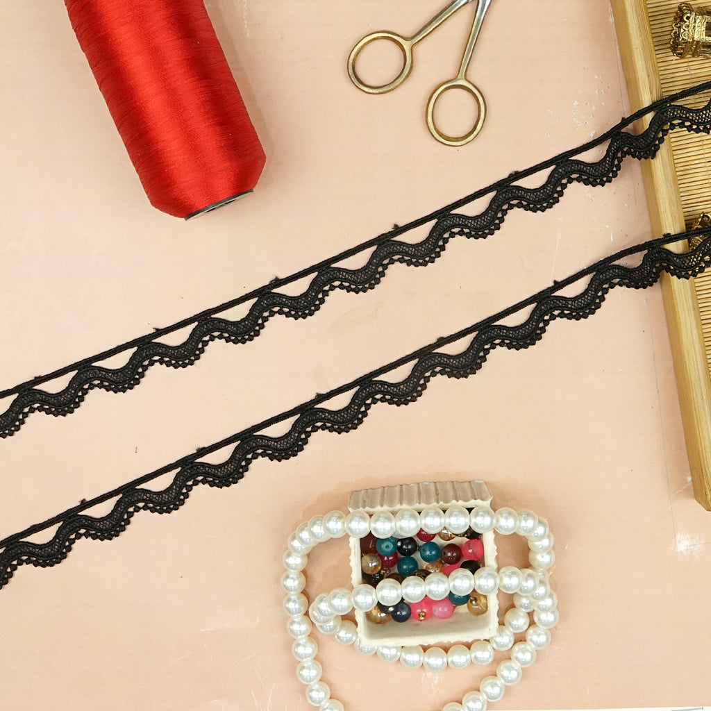 One Side Border Shuttle Lace