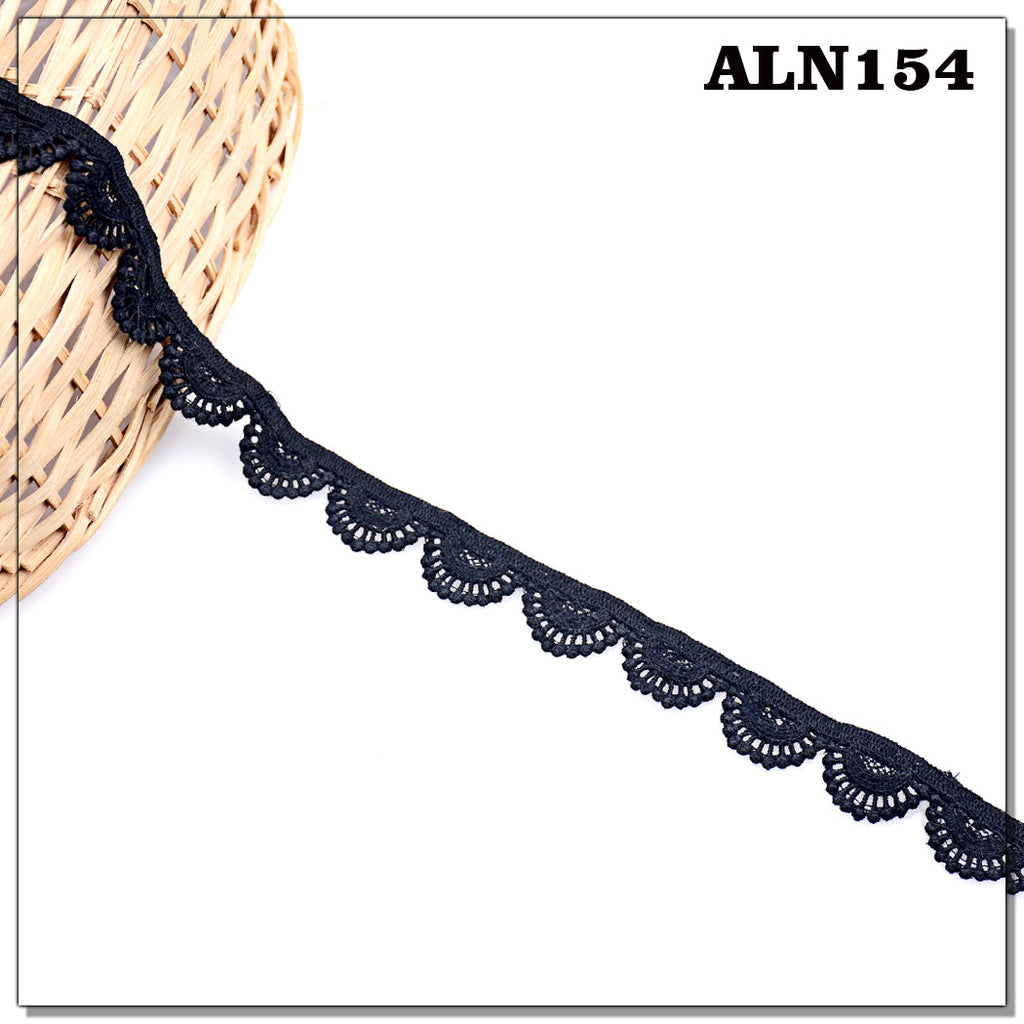 One Side Border Shuttle Lace