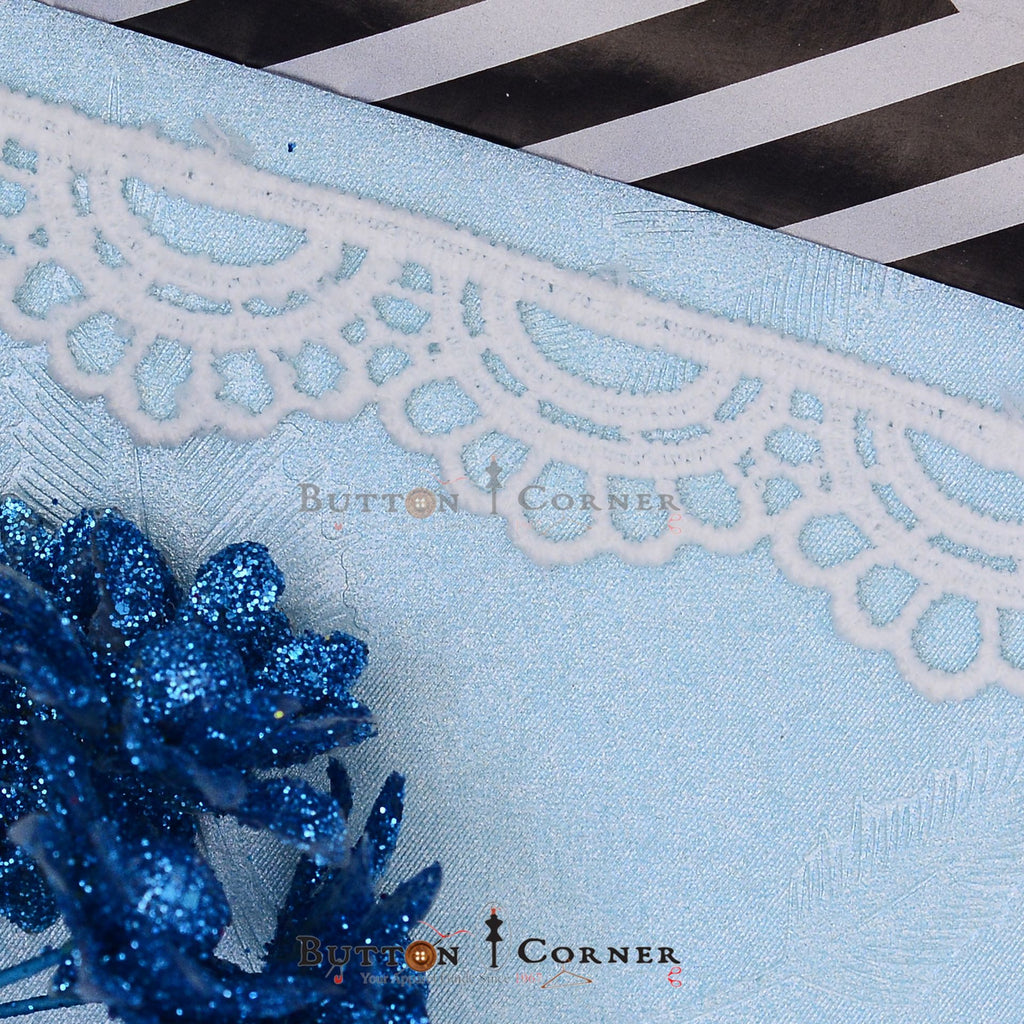 One Side Border Shuttle Lace