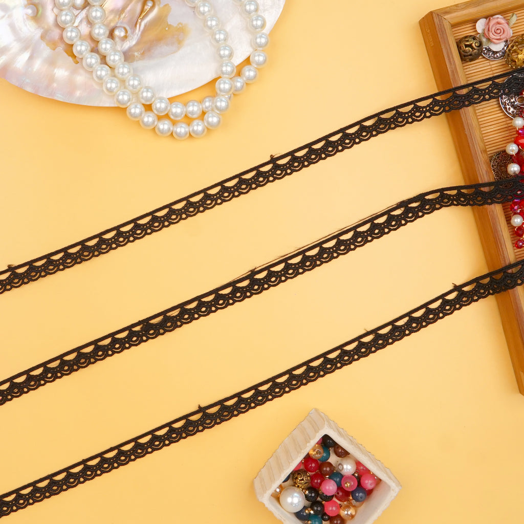 One Side Border Shuttle Lace