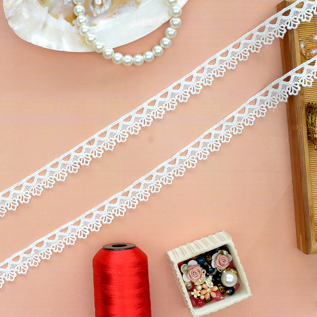 One Side Border Shuttle Lace