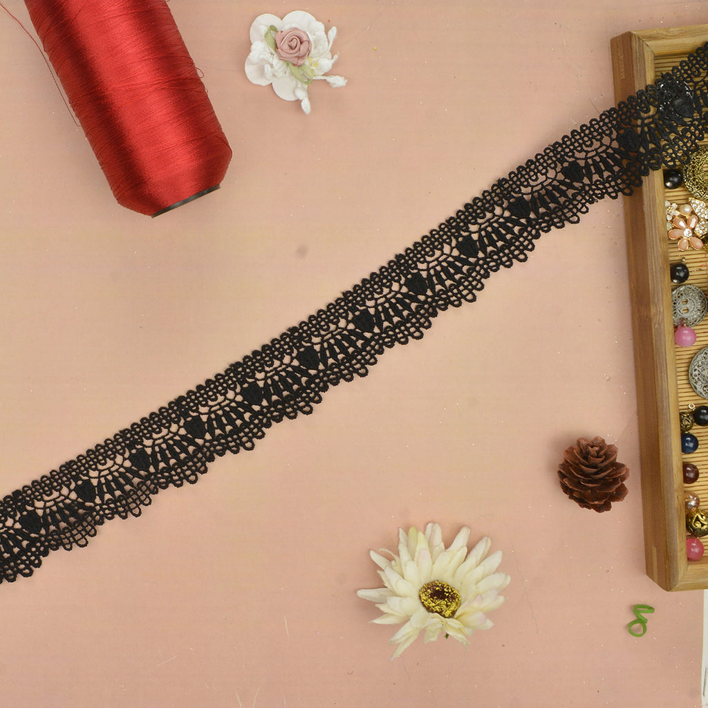 One Side Border Shuttle Lace