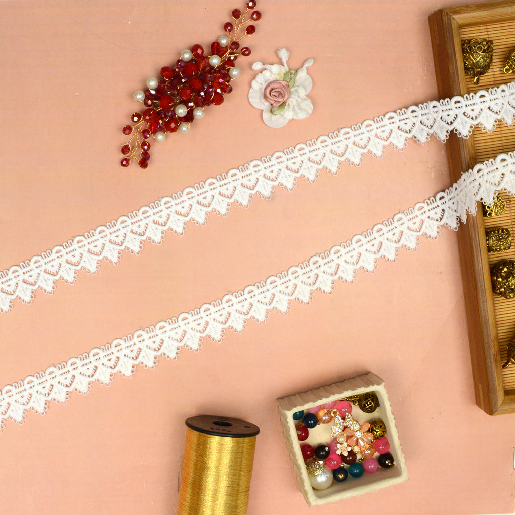 One Side Border Shuttle Lace