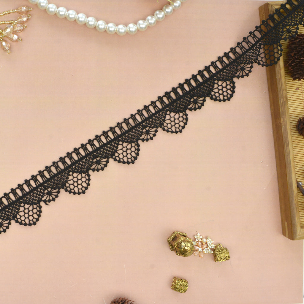 One Side Border Shuttle Lace