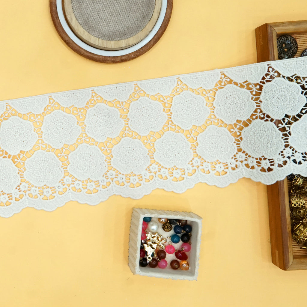 One Side Border Shuttle Lace