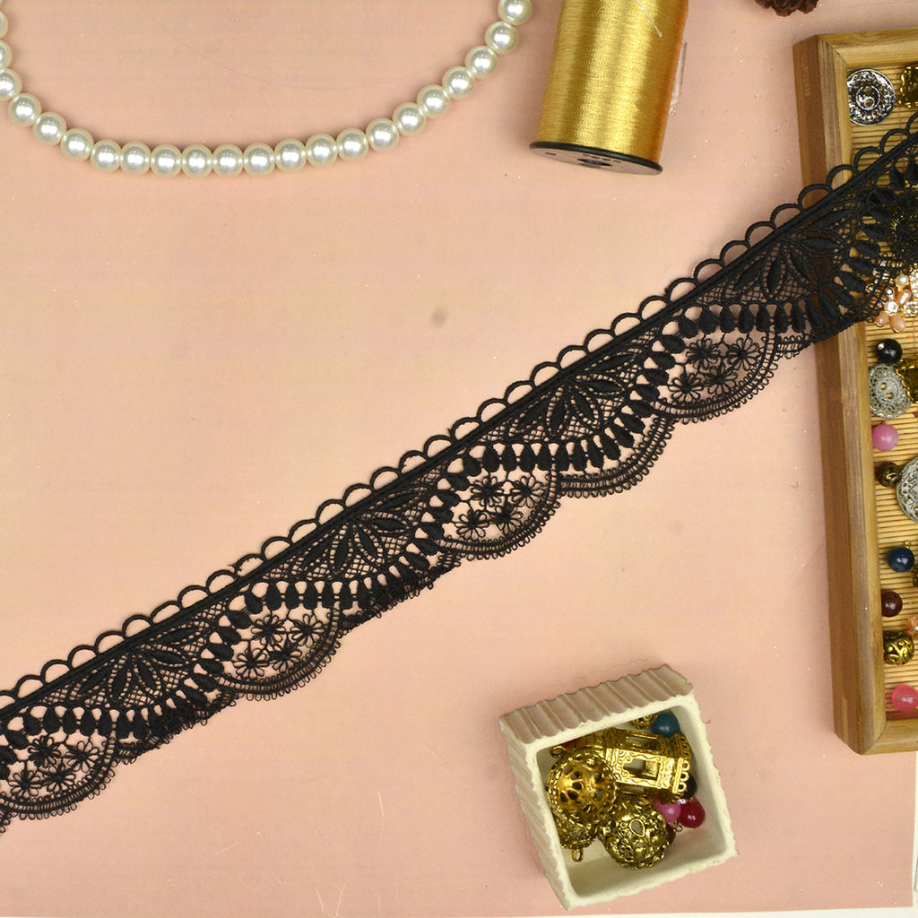 One Side Border Shuttle Lace