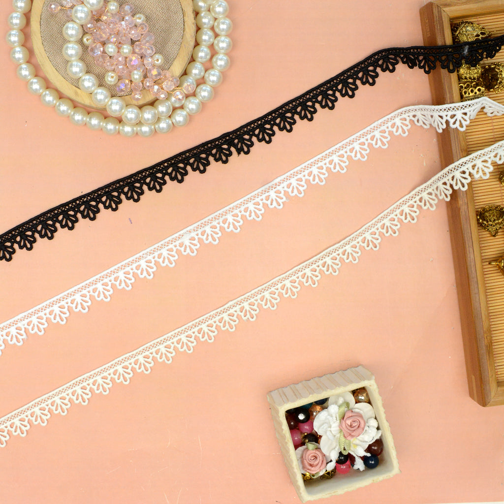 One Side Border Shuttle Lace