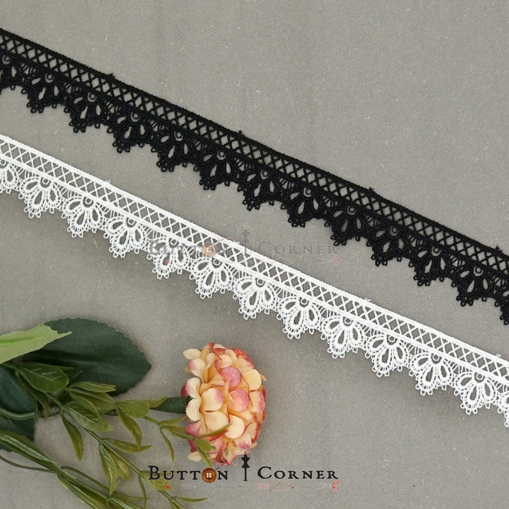 One Side Border Shuttle Lace