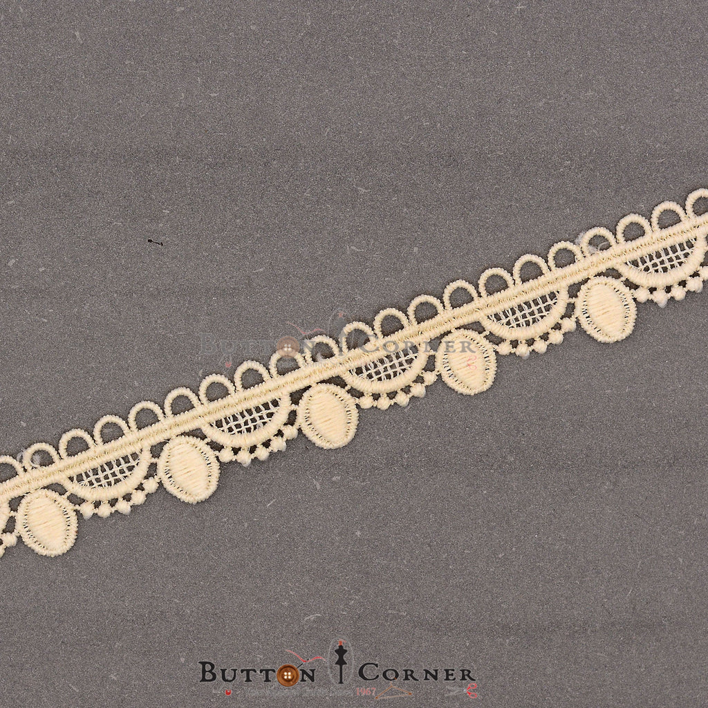 One Side Border Shuttle Lace