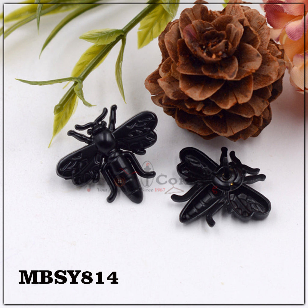 House Fly Shape Lapel Pin