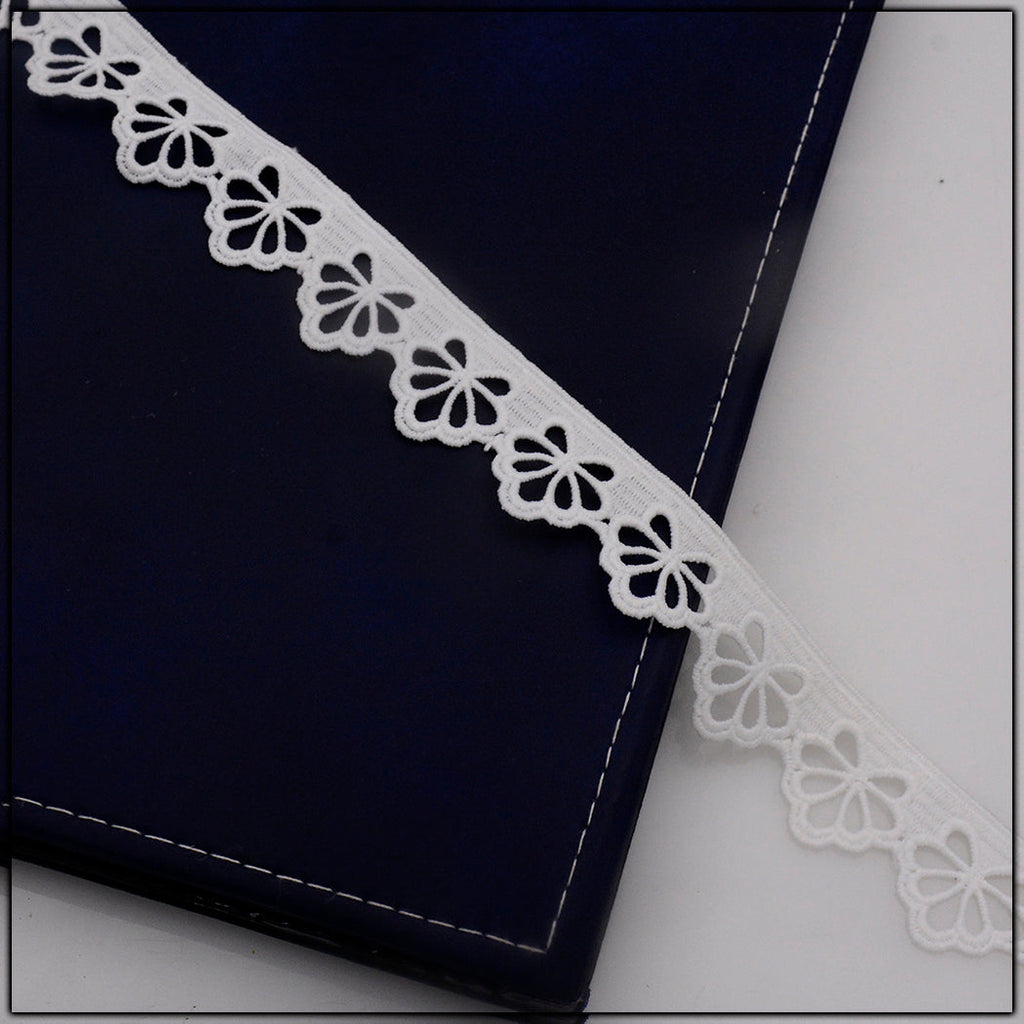 One Side Border Shuttle Lace