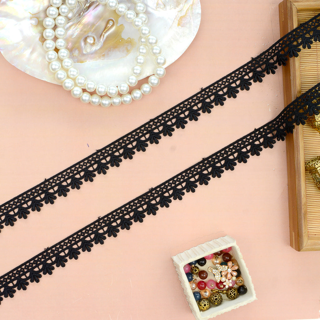 One Side Border Shuttle Lace