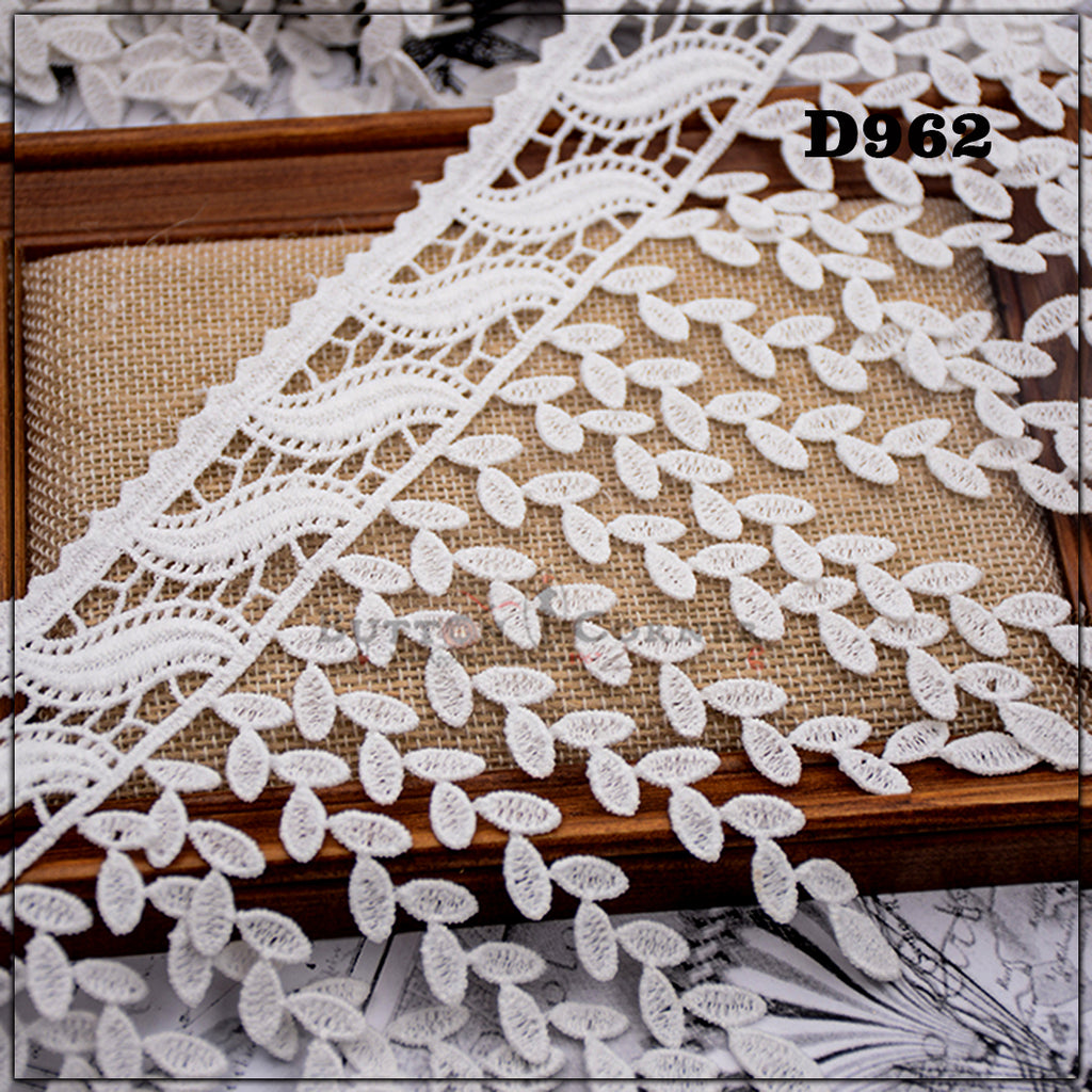 Shuttle Hanging Lace