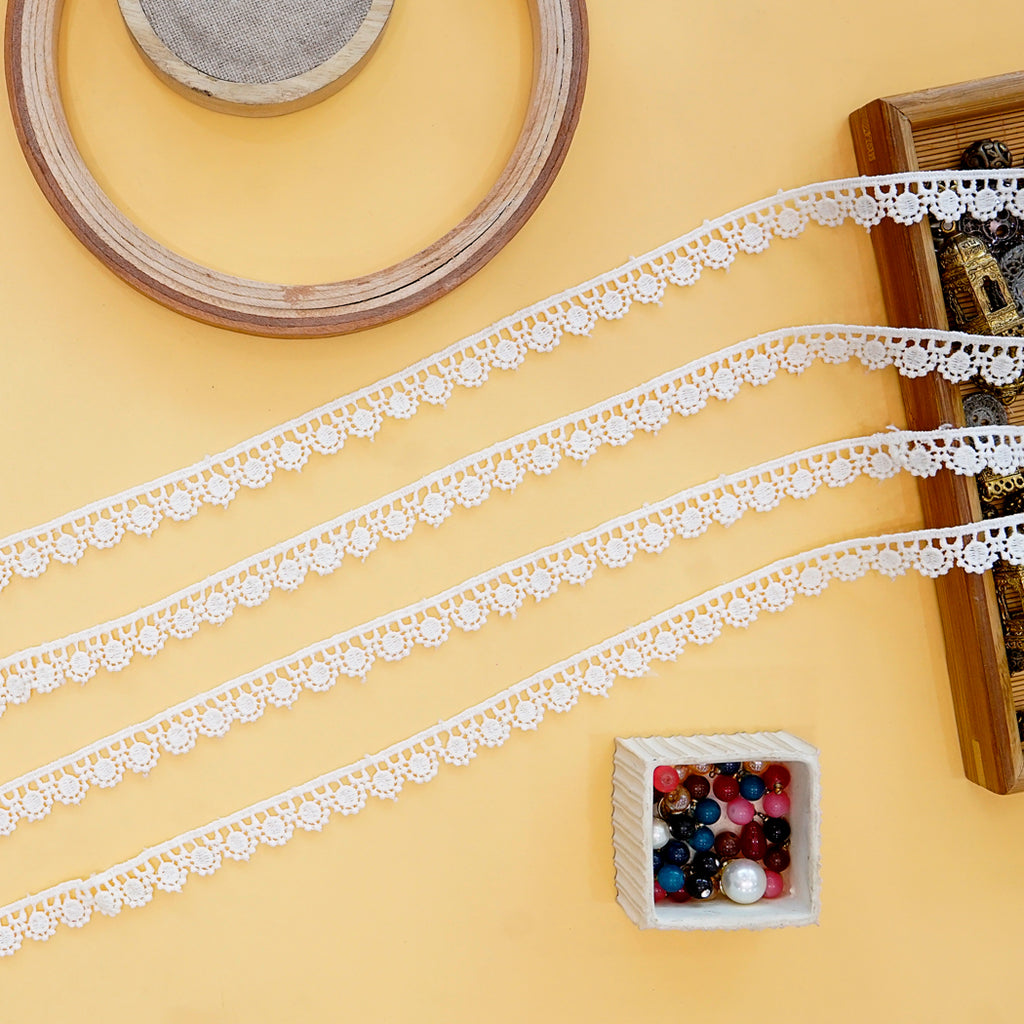One Side Border Shuttle Lace