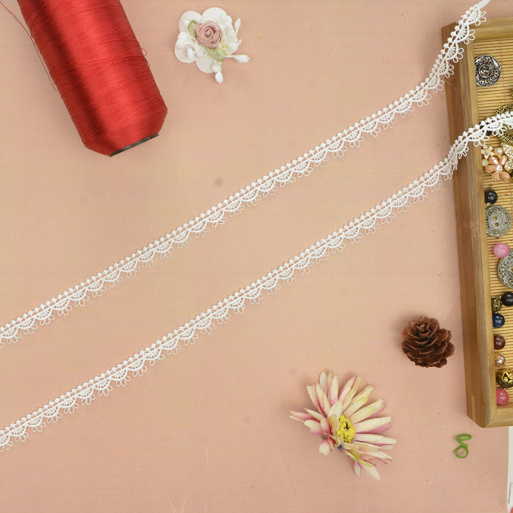 One Side Border Shuttle Lace