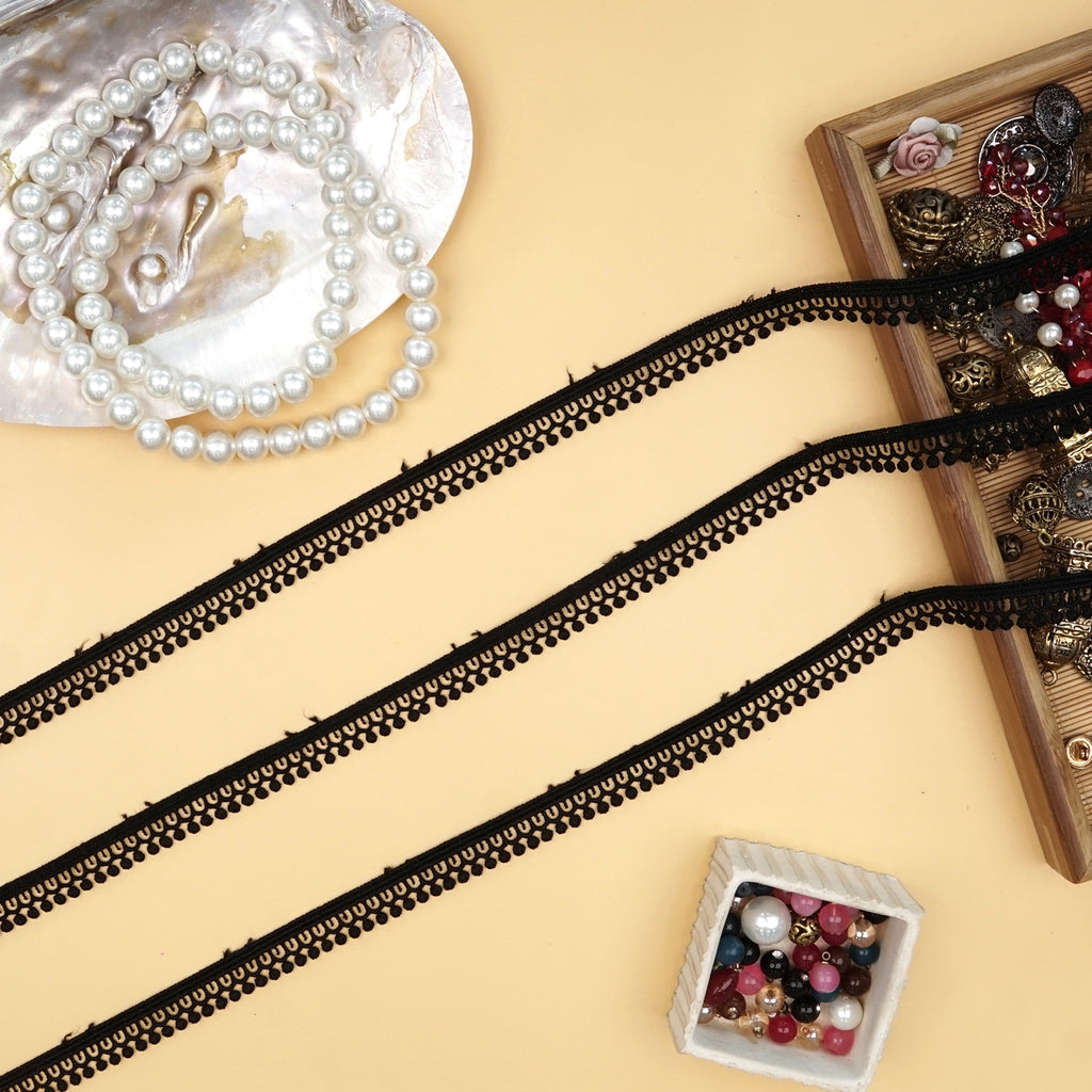 One Side Border Shuttle Lace