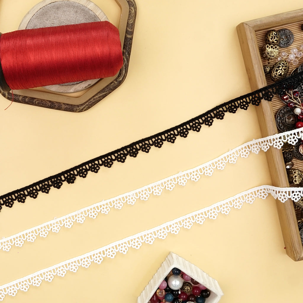 One Side Border Shuttle Lace
