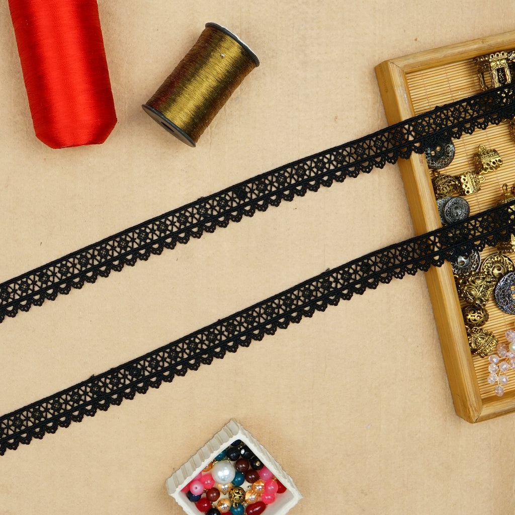 One Side Border Shuttle Lace