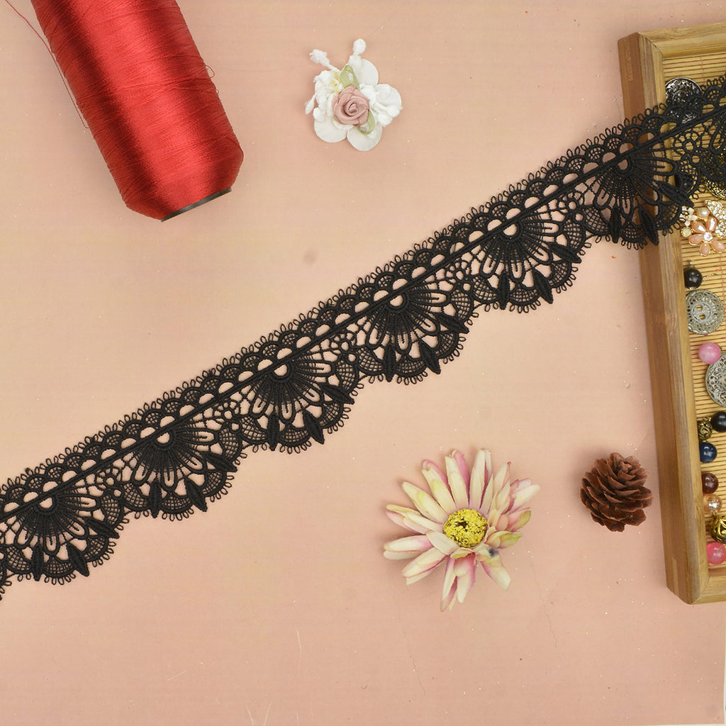 One Side Border Shuttle Lace