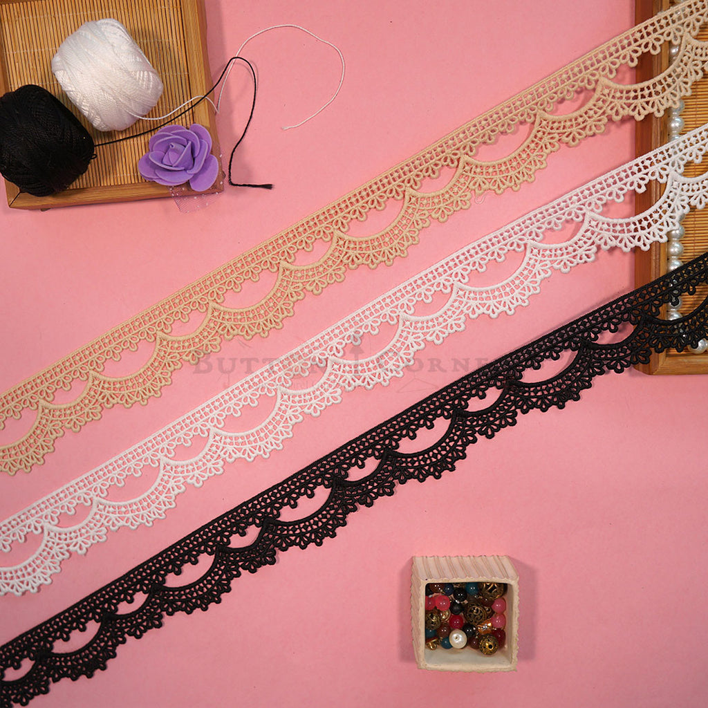 One Side Border Shuttle Lace