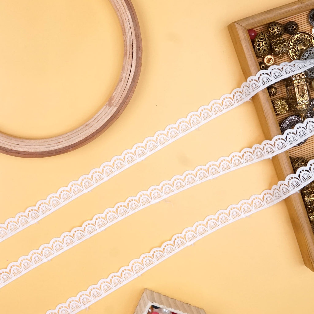 One Side Border Shuttle Lace