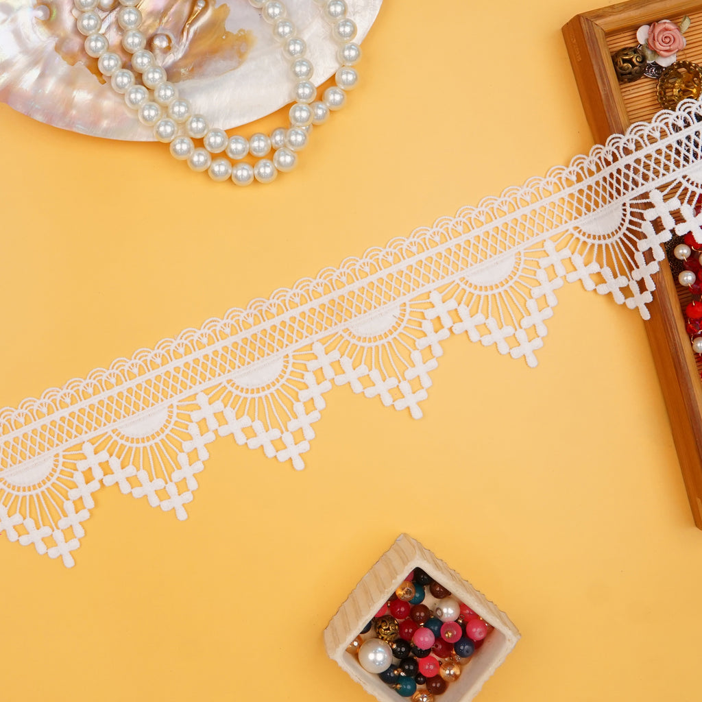 One  Side Border Shuttle Lace