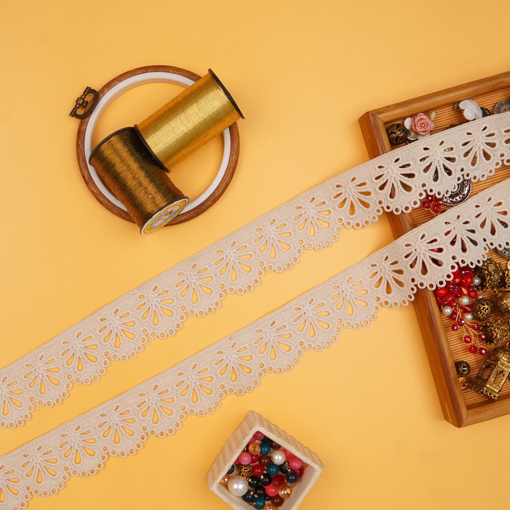 One Side Border Shuttle Lace