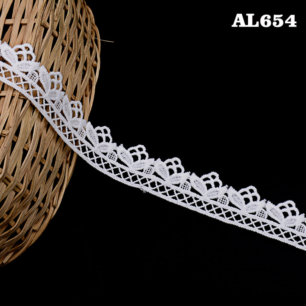 One Side Border Shuttle Lace
