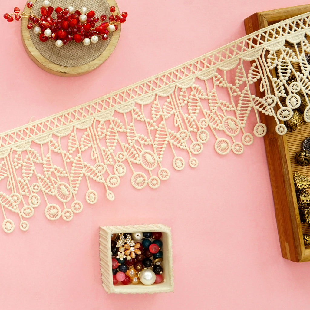One Side Border Shuttle Lace
