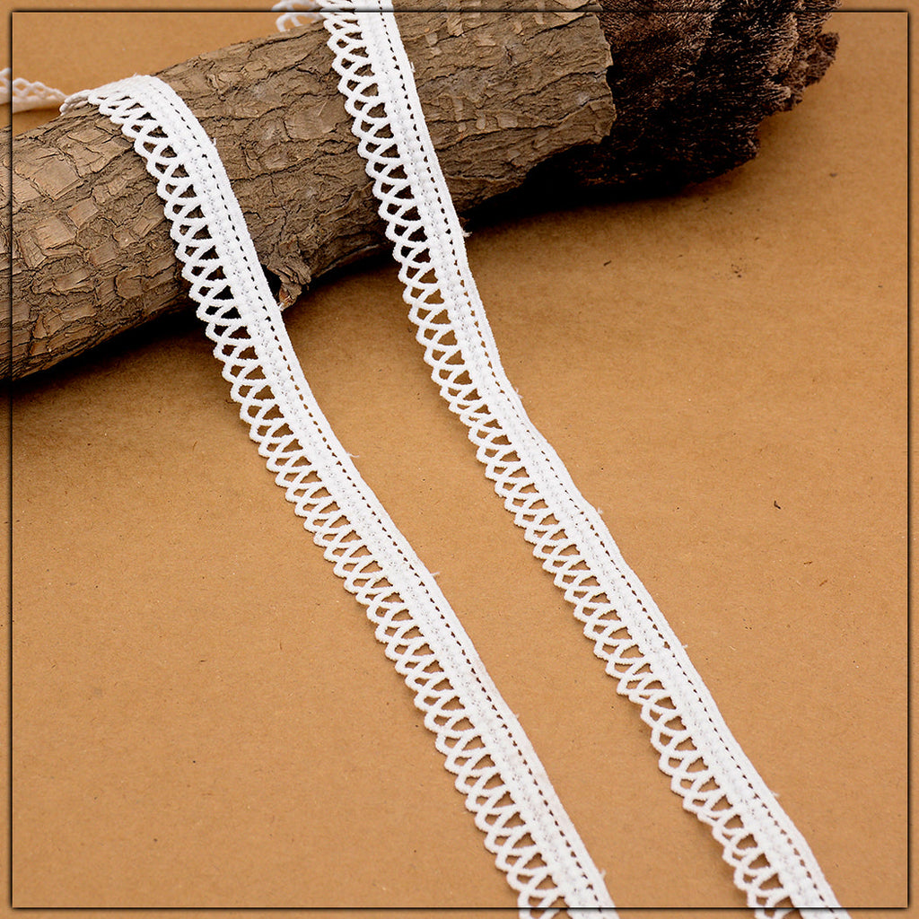 One Side Border Shuttle Lace
