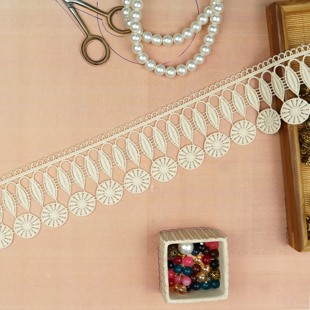 One Side Border Shuttle Lace