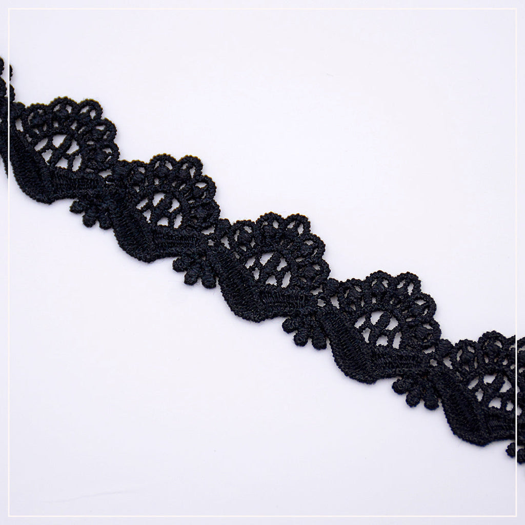 One Side Border Shuttle Lace