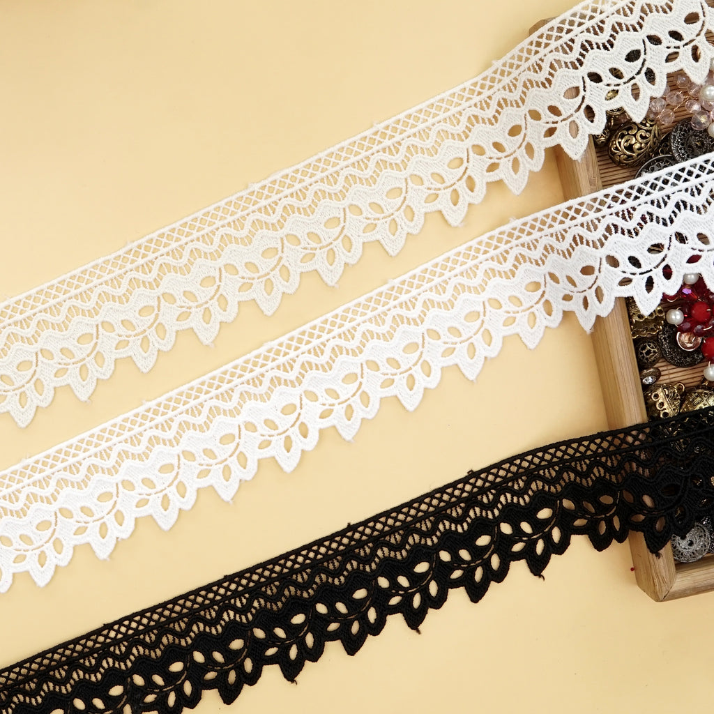 One Side Border Shuttle Lace