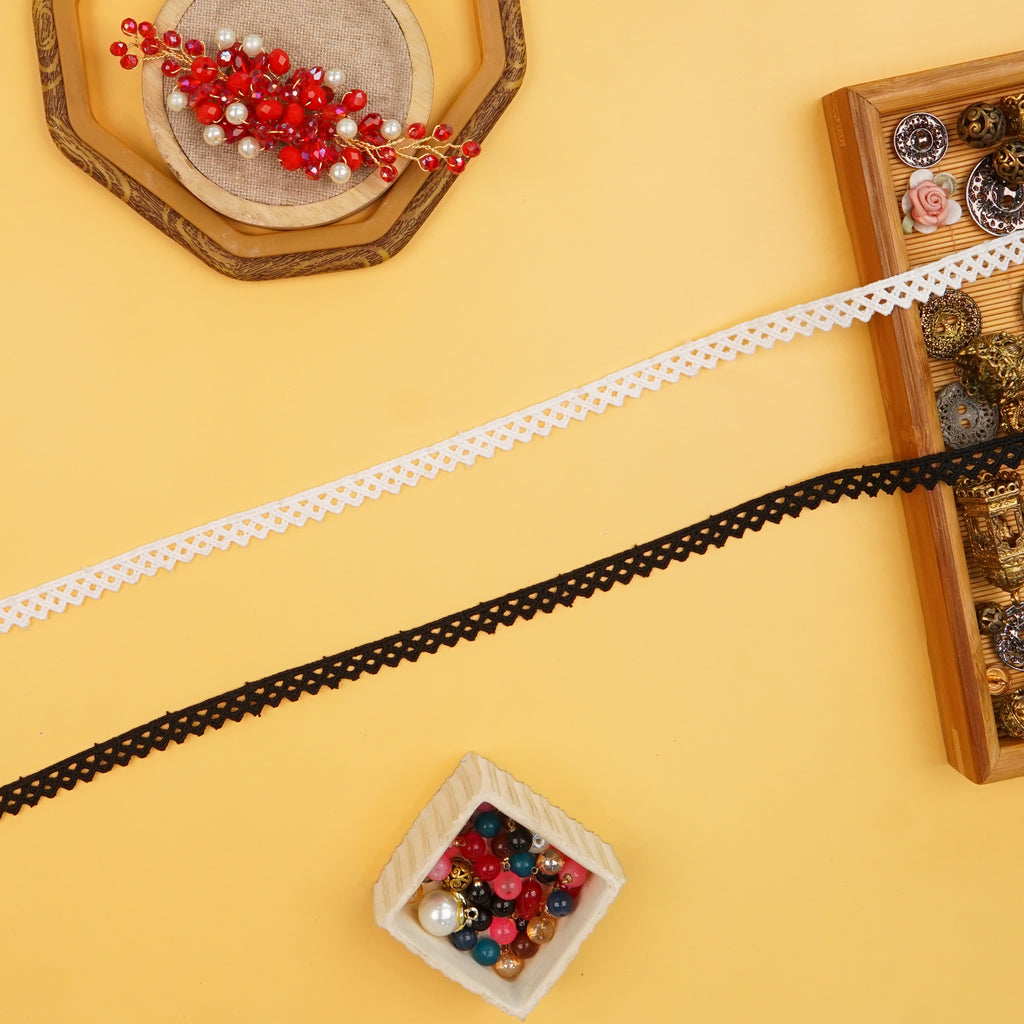 One Side Border Shuttle Lace