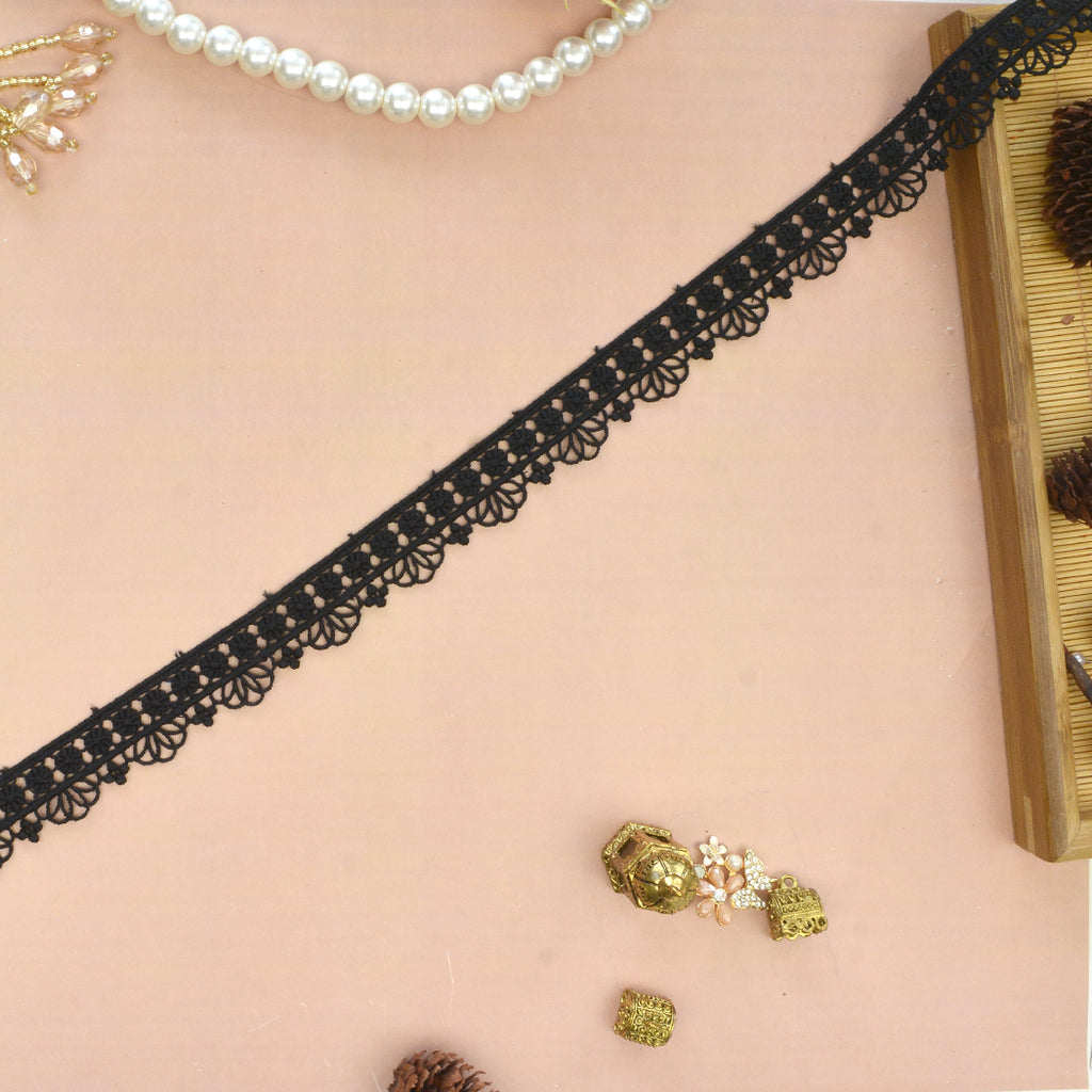 One Side Border Shuttle Lace