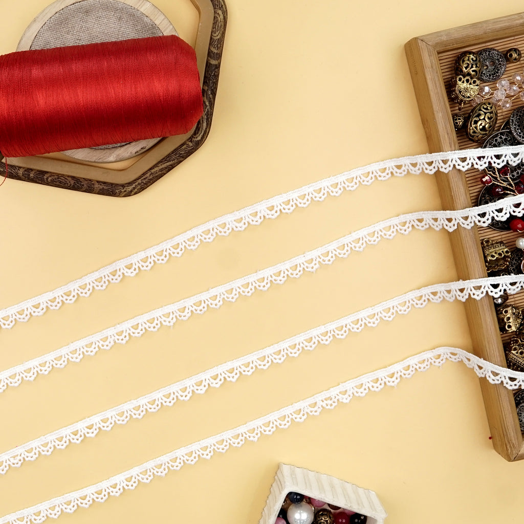 One Side Border Shuttle Lace