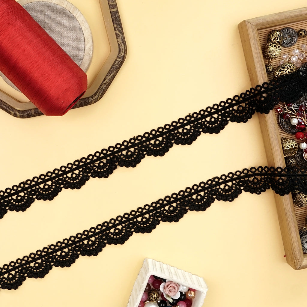 One Side Border Shuttle Lace
