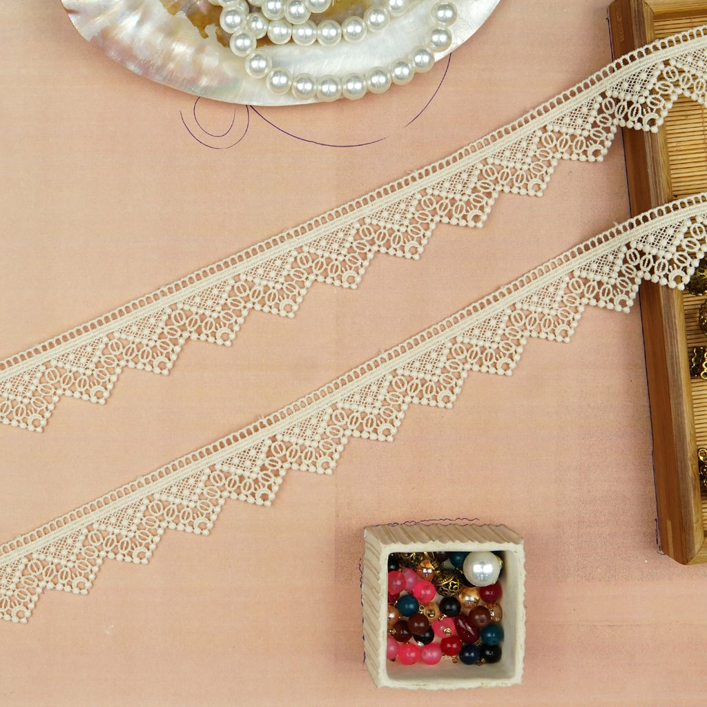 One Side Border Shuttle Lace
