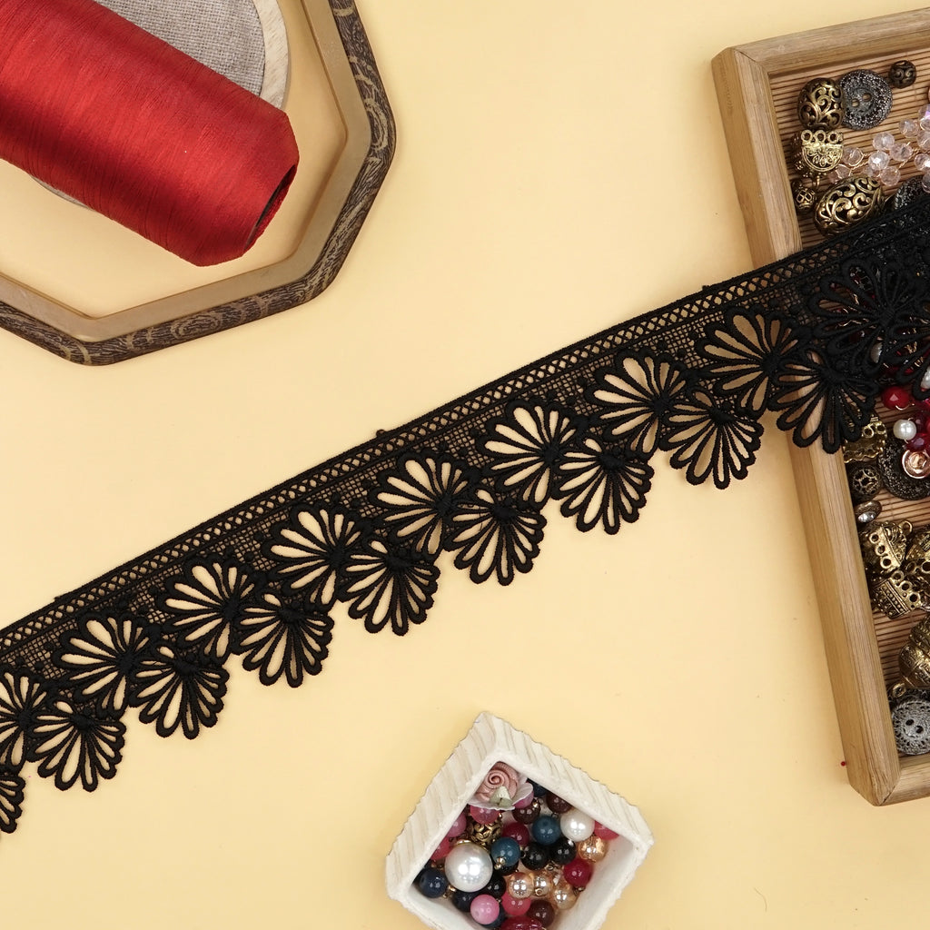 One Side Border Shuttle Lace