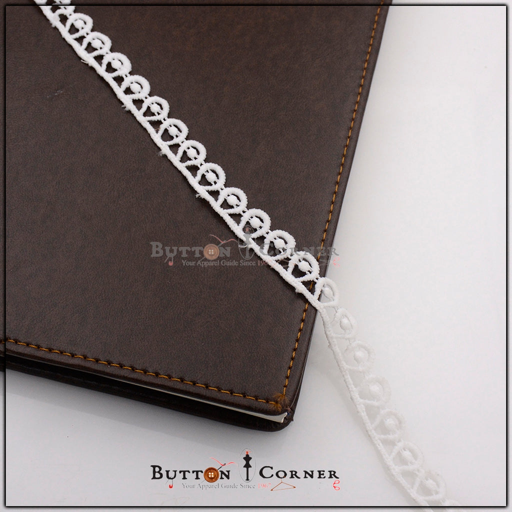One Side Border Shuttle Lace