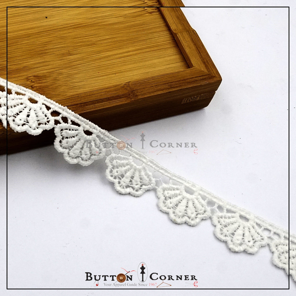 One Side Border Shuttle Lace