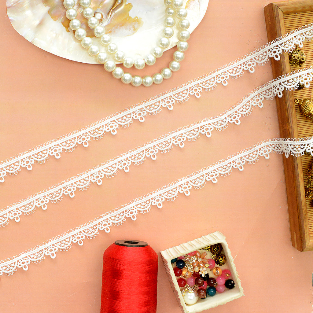 One Side Border Shuttle Lace