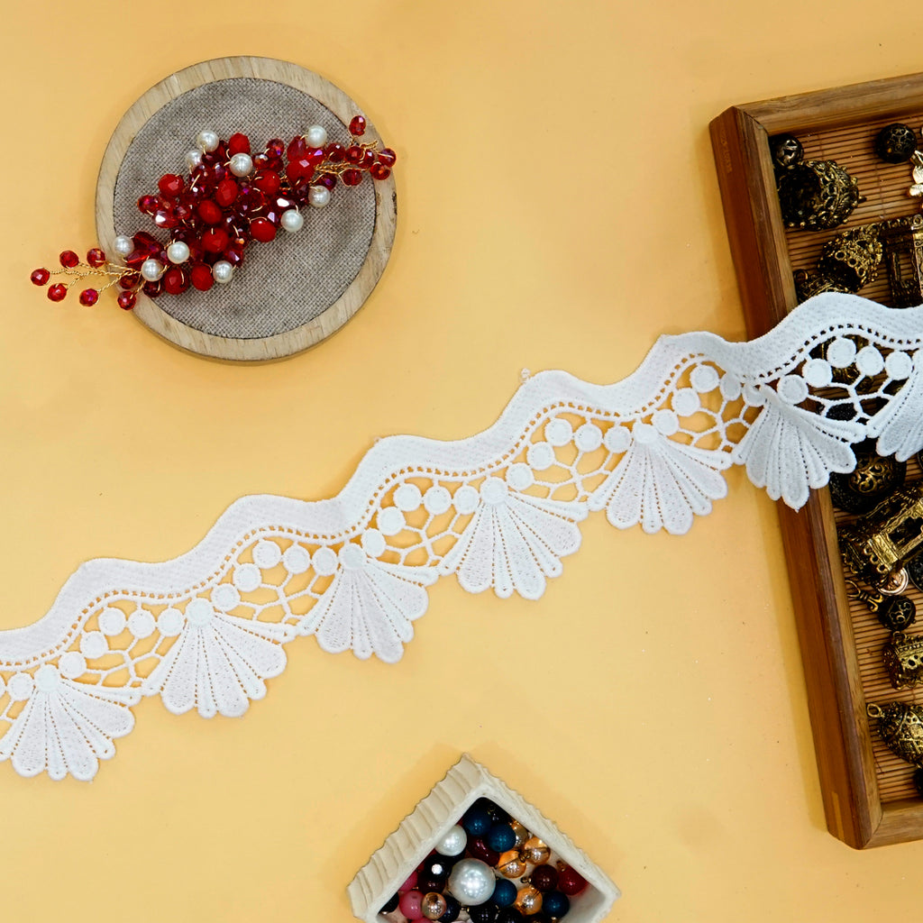 One Side Border Shuttle Lace